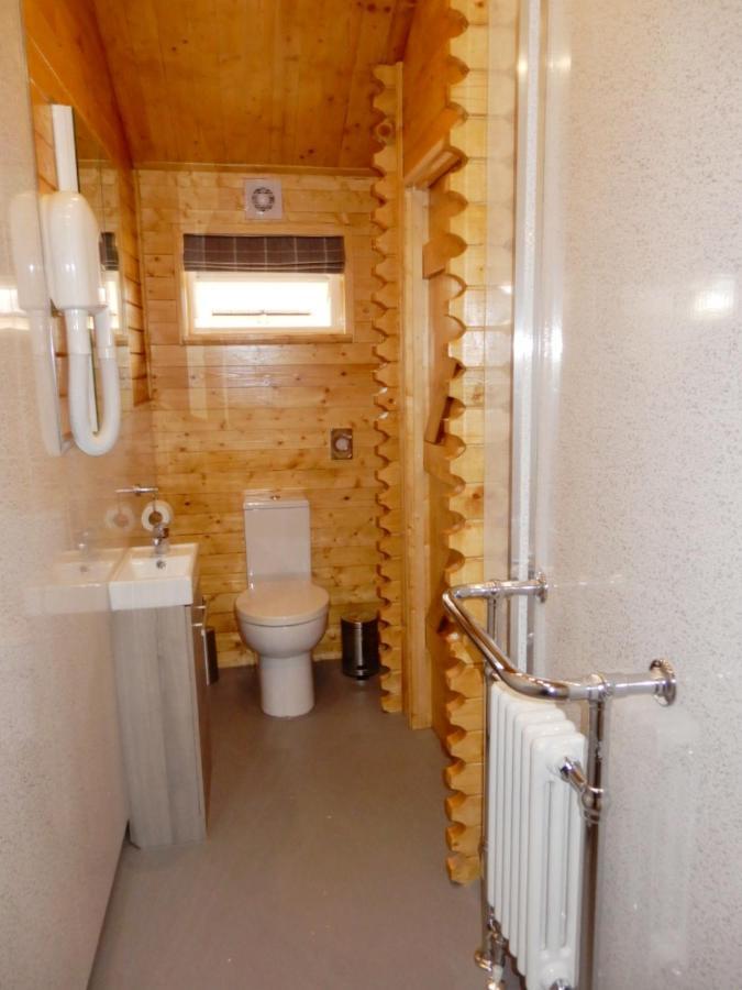 Balmoral Studio Lodge Ellesmere Bagian luar foto